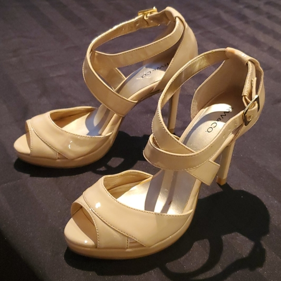 RARE RW$CO. WOMANS BLUSH STILETTO HEELS SIZE 6 - Picture 1 of 7